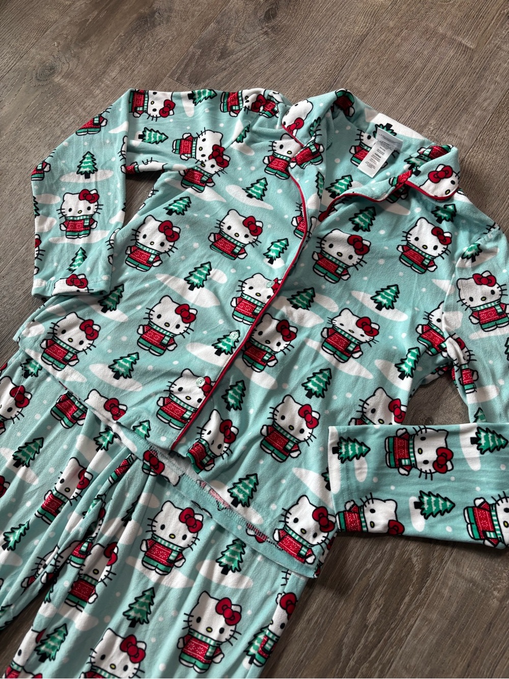 Hello Kitty Pajama Set - Picture 2 of 3